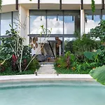 Stylish Loft With Pool Access