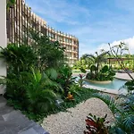 Stylish Loft With Pool Access