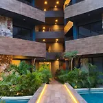 Apartamento Exclusivo! 2 Dormitorios, 4 Camas, De 1 A 6 Huéspedes Con Terraza Directo A La Alberca Y Otra Alberca Azotea Wifi , Gym , Sauna, Elevador Y Mas!!! *