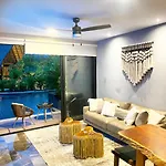 Apartamento Exclusivo! 2 Dormitorios, 4 Camas, De 1 A 6 Huéspedes Con Terraza Directo A La Alberca Y Otra Alberca Azotea Wifi , Gym , Sauna, Elevador Y Mas!!!