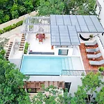 La Linda Luxury Two Story Huge Terrace Next To The Pool Apartment