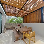 Wonderful House In The Enigmatic Jungle By Yeah Сasa de vacaciones *