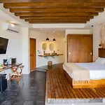 Secluded Jungle Free Access To Club Apartamento