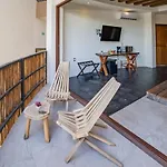 Secluded Jungle Free Access To Club *