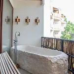 Apartamento Secluded Jungle Free Access To Club