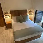 Full Private Pool, 1 Bed, 1 Sofa, 1 Inflatable Apartamento *