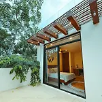 La Linda Luxury Two Story Apartment Huge Terrace Next To The Pool