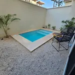 Full Private Pool, 1 Bed, 1 Sofa, 1 Inflatable Apartamento