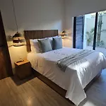 Full Private Pool, 1 Bed, 1 Sofa, 1 Inflatable Apartamento