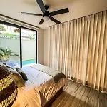 Full Private Pool, 1 Bed, 1 Sofa, 1 Inflatable Apartamento *