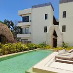 Tropical Escape In A Cozy Studio Paam Cheel