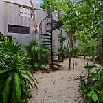 Casa Halo - Mansion, Nightclub, Pool, Sonos, Gated, Staff