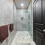 Villa Casa Halo - Mansion, Nightclub, Pool, Sonos, Gated, Staff *