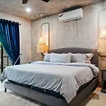 Casa Halo - Mansion, Nightclub, Pool, Sonos, Gated, Staff