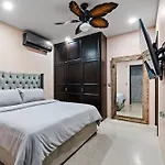 Casa Halo - Mansion, Nightclub, Pool, Sonos, Gated, Staff Villa *