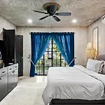 Casa Halo - Mansion, Nightclub, Pool, Sonos, Gated, Staff Villa *