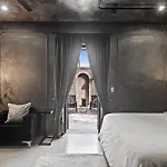 Casa Halo - Mansion, Nightclub, Pool, Sonos, Gated, Staff