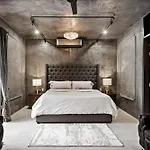 Casa Halo - Mansion, Nightclub, Pool, Sonos, Gated, Staff Villa