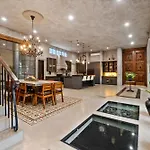 Casa Halo - Mansion, Nightclub, Pool, Sonos, Gated, Staff *