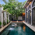 Casa Halo - Mansion, Nightclub, Pool, Sonos, Gated, Staff *