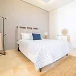 Stylish 2br Free Club
