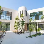 Stylish 2br Free Club