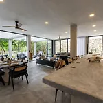 Spacious 4Br Jungle Villa - Huge Private Pool Common Pool & Concierge