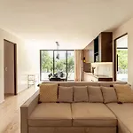 Apartamento Sleek Penthouse Escape With Rooftop Pool