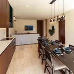 Apartamento Sleek Penthouse Escape With Rooftop Pool *