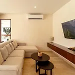 Sleek Penthouse Escape With Rooftop Pool Apartamento Tulum