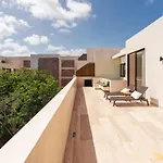 Apartamento Sleek Penthouse Escape With Rooftop Pool *