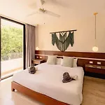 Sleek Penthouse Escape With Rooftop Pool * Tulum