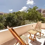 Apartamento Sleek Penthouse Escape With Rooftop Pool *