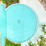 Aflora Townhouse Style - 3br Garden With Private Pool & Huge Common Pool Apartamento *
