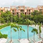 Aflora Townhouse Style - 3br Garden With Private Pool & Huge Common Pool