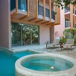 Aflora Townhouse Style - 3br Garden With Private Pool & Huge Common Pool