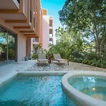 Apartamento Aflora Townhouse Style - 3br Garden With Private Pool & Huge Common Pool *