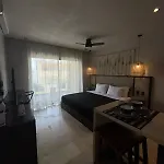 With Balcony In The Downtown, Wifi 150mb, Laundry And Parking Free Apartamento Tulum