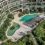 Luxurious 6 Minutes From The