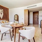 Apartamento Luxurious 6 Minutes From The