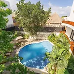 La Veleta Hotel - Jungle Gem - Pool View