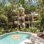 Luxe Ground-floor 3br Jungle Retreat With Plunge Pool
