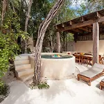 Holiday home Luxe Ground-floor 3br Jungle Retreat With Plunge Pool *