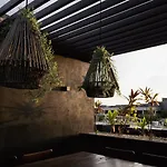 Luxury Trio Villas, 7 Pools, 12 Brs, 32 Pax