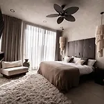 Luxury Trio Villas, 7 Pools, 12 Brs, 32 Pax Villa *