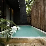 Luxury Trio Villas, 7 Pools, 12 Brs, 32 Pax *