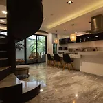 Stylish 3br Retreat In Serene Luxury Setting