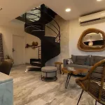 Stylish 3br Retreat In Serene Luxury Setting