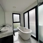Stylish 3br Retreat In Serene Luxury Setting
