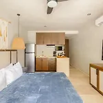 Tulum City Apartments Bakal C